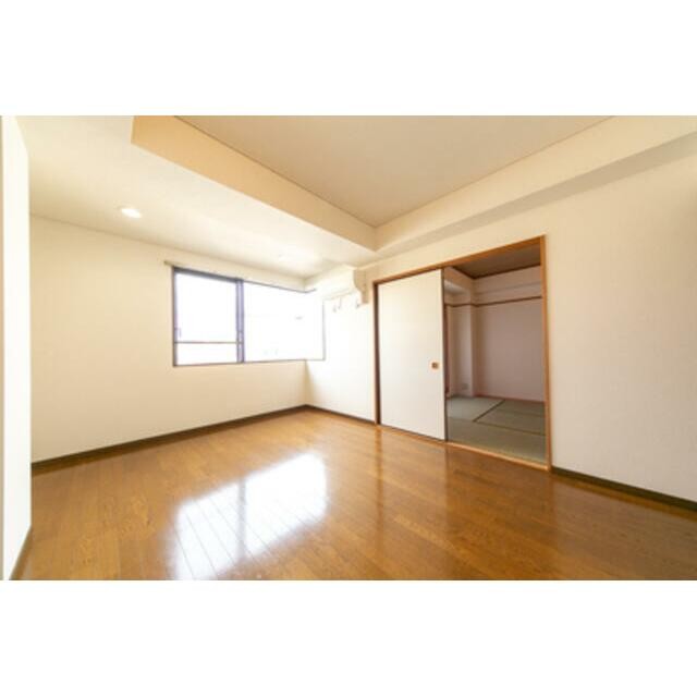 ※写真は同タイプ住戸です。(居間)