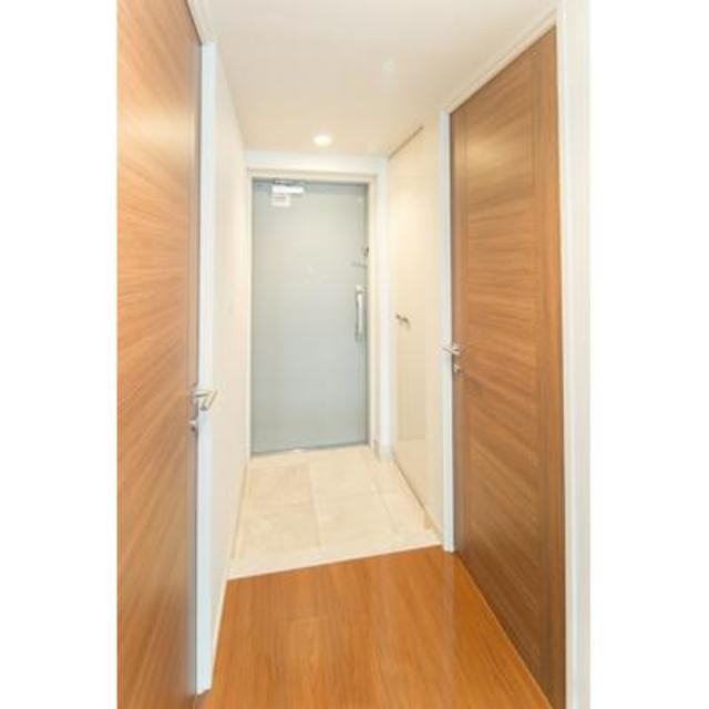 ※写真は同タイプ住戸です。(玄関)