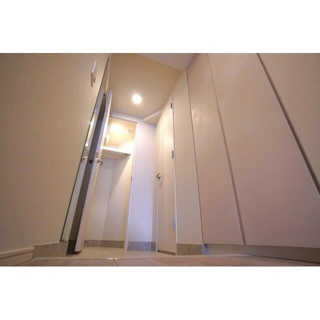 ※写真は同タイプ住戸です。(玄関)