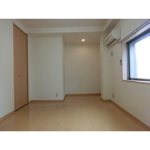 ワンルーム8帖(居間)