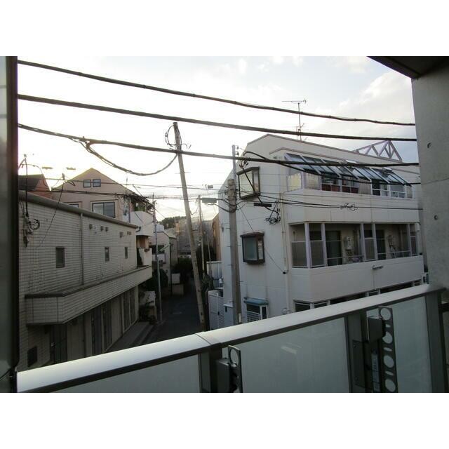 周辺に高い建物ございません。人気の下北沢。只今、再開発中！！