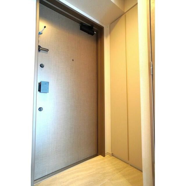 ※写真は同タイプ住戸です。(玄関)