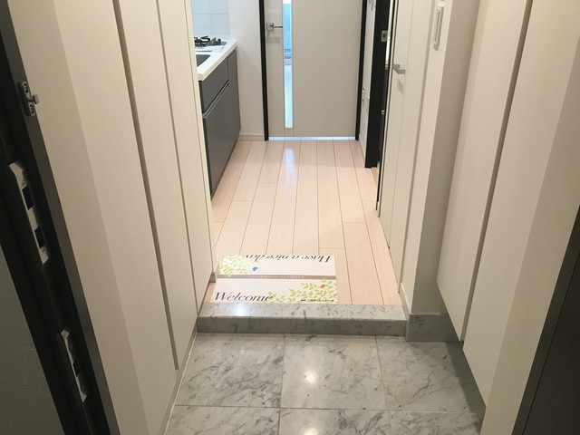 (玄関)