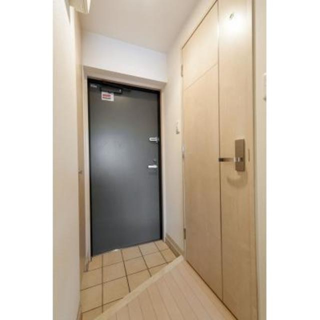 ※写真は同タイプ住戸です。(玄関)