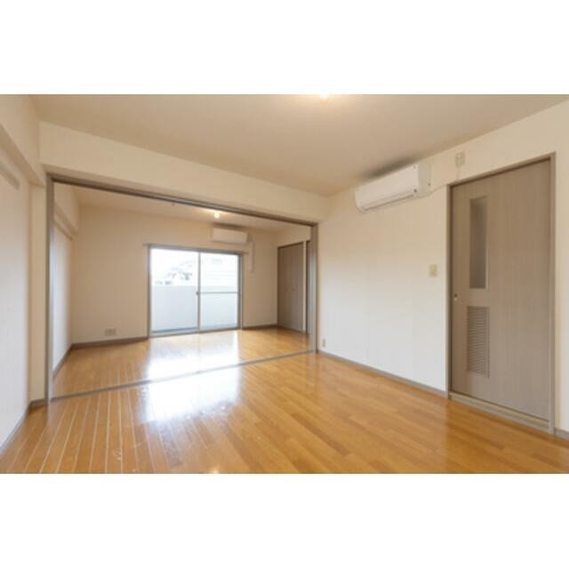 ※写真は同タイプ住戸です。(居間)