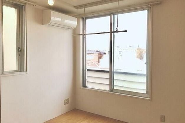 (居間)