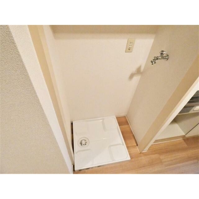 室内に洗濯機置場があります。