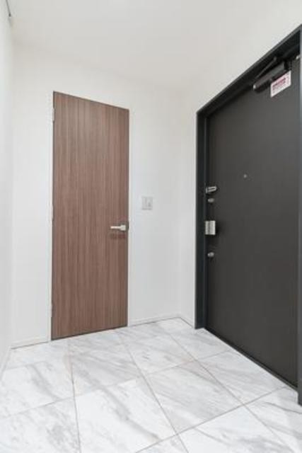 ※写真は同タイプ住戸です。(玄関)