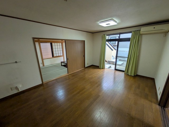 (居間)