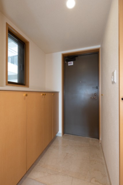 ※写真は同タイプ住戸です。(玄関)