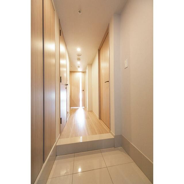 ※写真は同タイプ住戸です。(玄関)