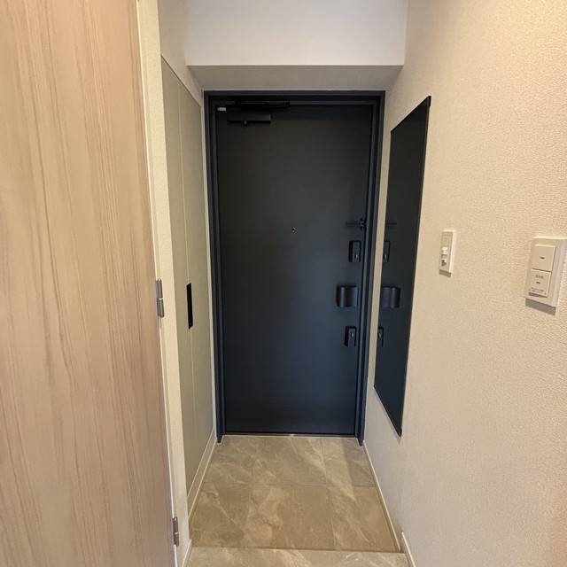 ※写真は同タイプ住戸です。(玄関)