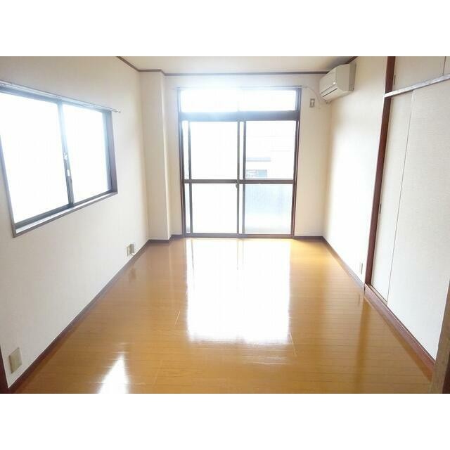 (居間)