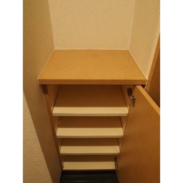 下足入