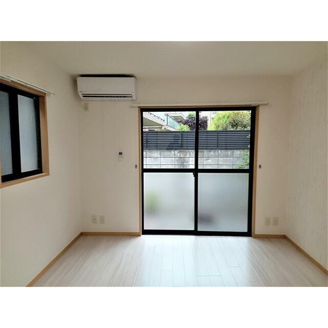 角部屋＆2面採光の明るい室内(居間)