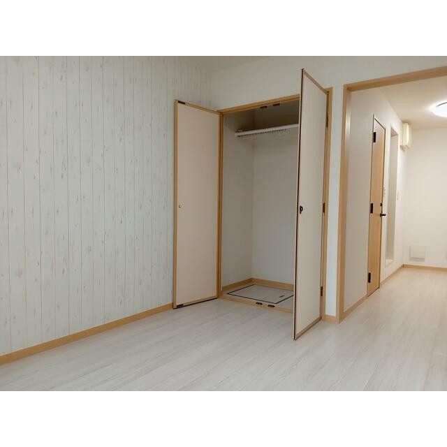 室内に多様な収納スペース有り(内装)