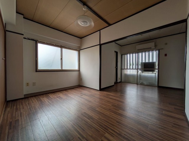 (居間)