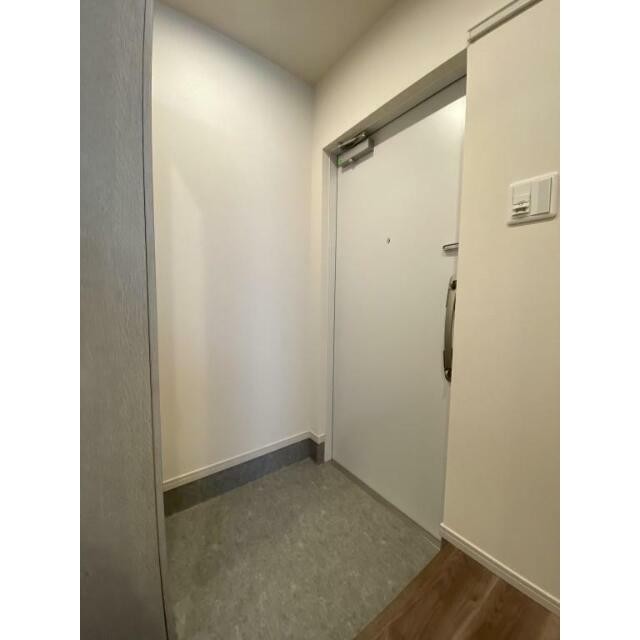 洋室7．3帖(玄関)