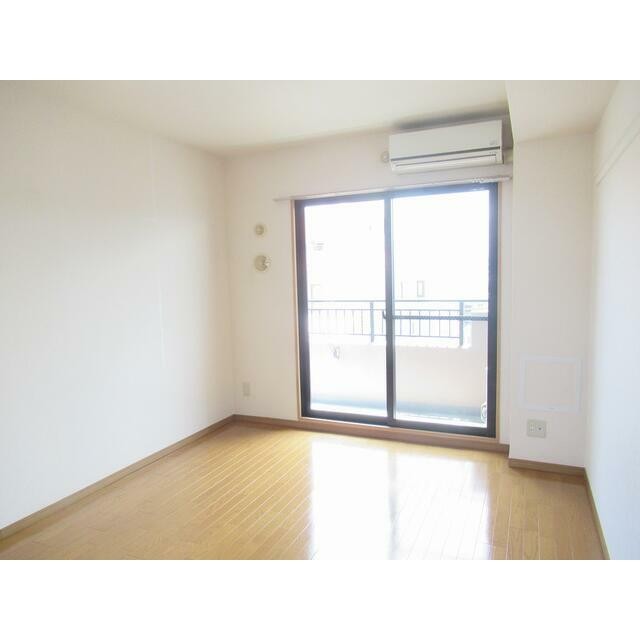 同建物、別部屋の写真を使用しております。(居間)