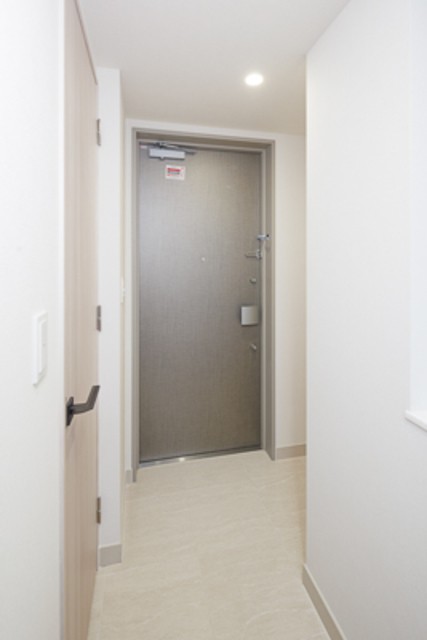 ※写真は同タイプ住戸です。(玄関)