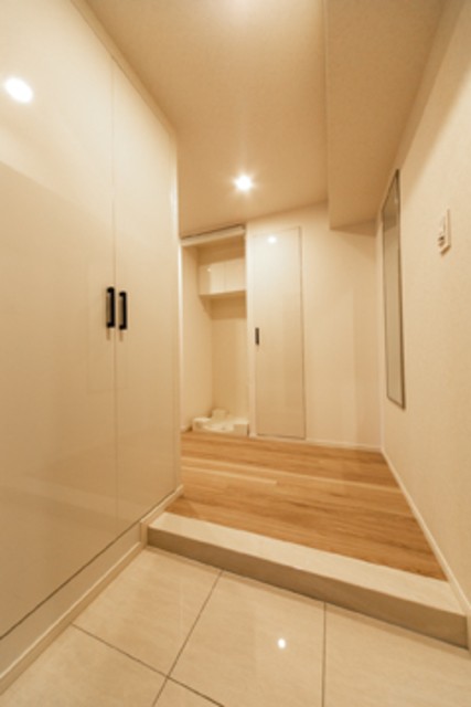 ※写真は同タイプ住戸です。(玄関)