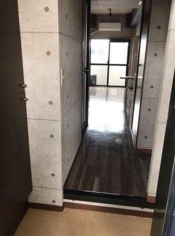 (玄関)