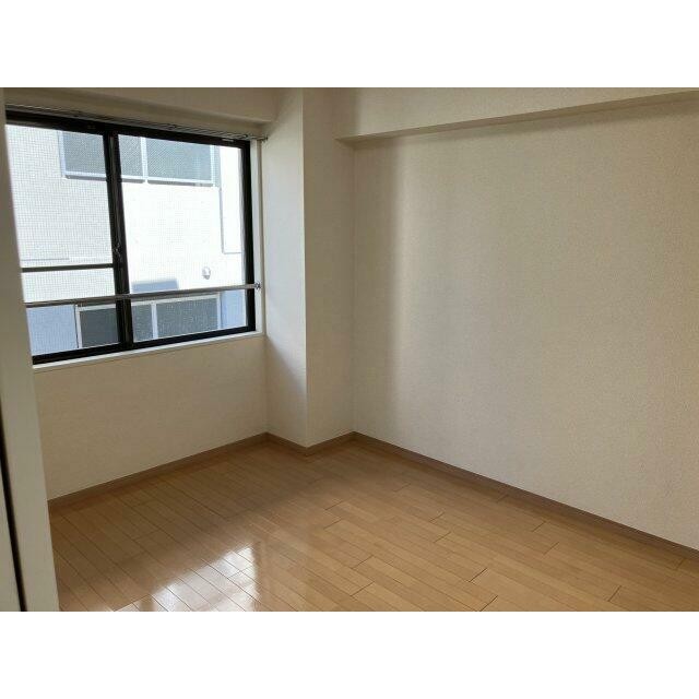 個人の部屋や寝室として使える洋室です