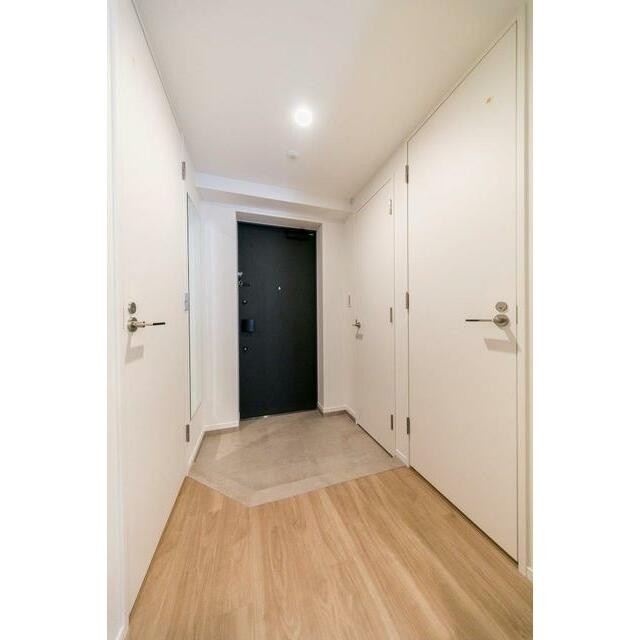 ※写真は同タイプ住戸です。(玄関)