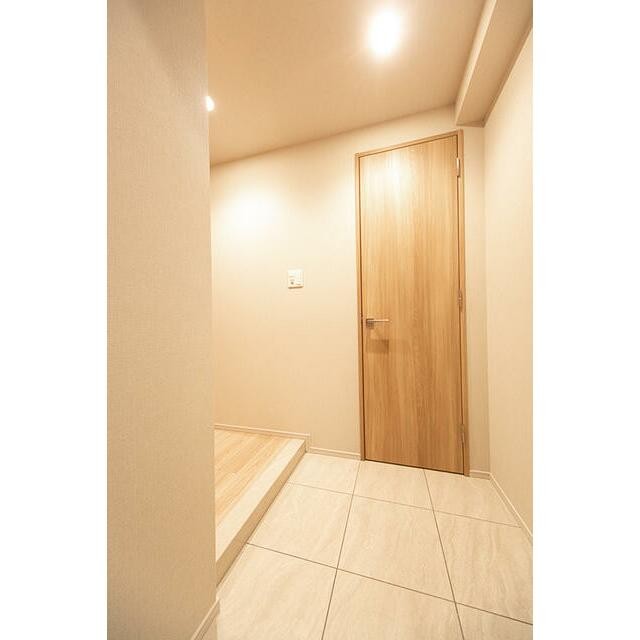 ※写真は同タイプ住戸です。(玄関)