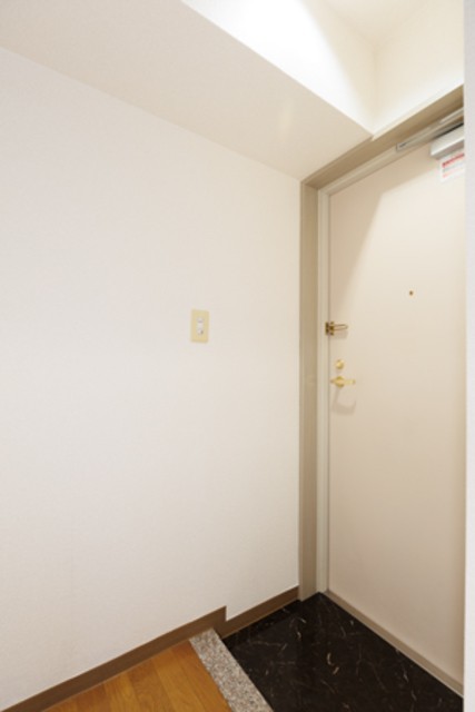 ※写真は同タイプ住戸です。(玄関)