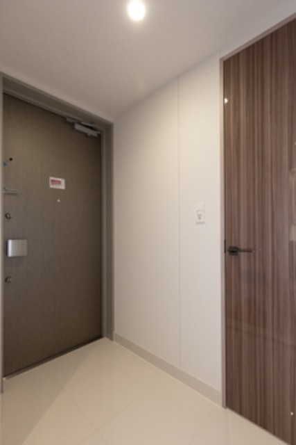 ※写真は同タイプ住戸です。(玄関)