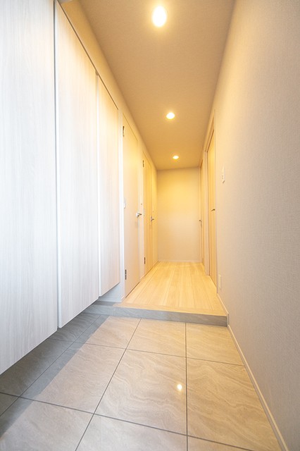 ※写真は同タイプ住戸です。(玄関)