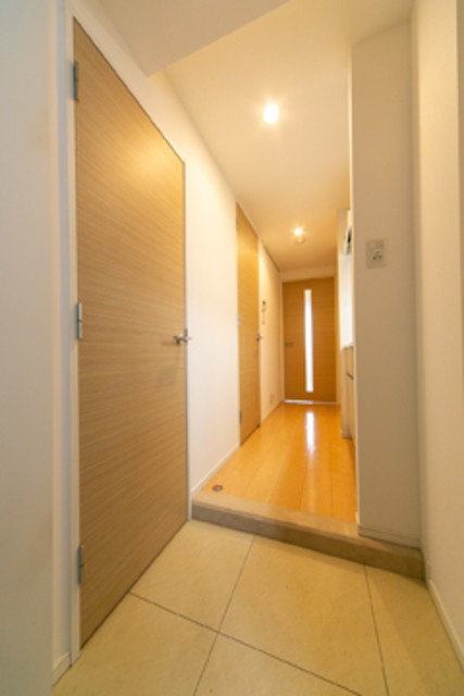 ※写真は同タイプ住戸です。(玄関)