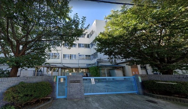 世田谷区立弦巻中学校（桜新町）（602m）(周辺)