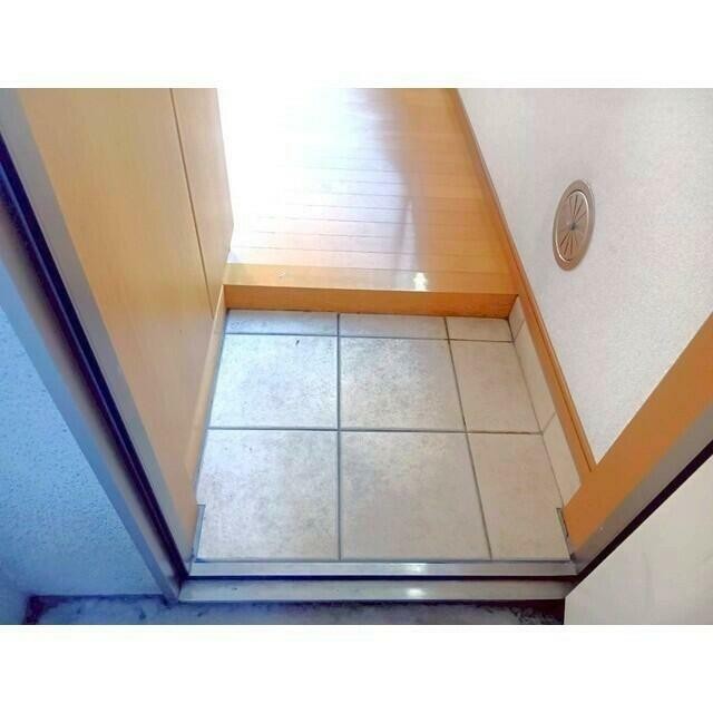 ※同仕様写真含む(玄関)