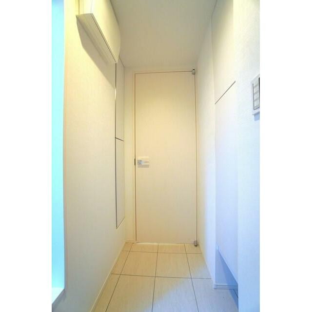 ※写真は同タイプ住戸です。(玄関)