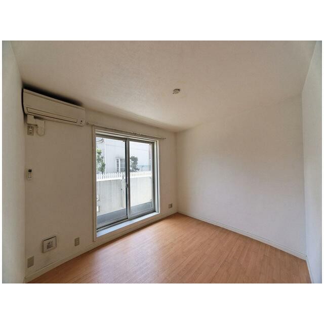 洋室7.4帖(居間)
