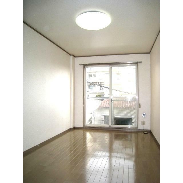 (居間)