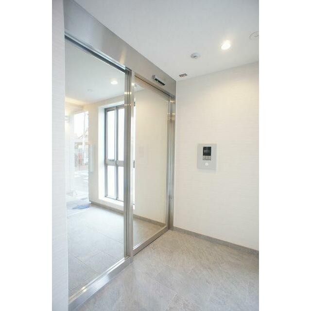 共用エントランス自動ドアは、『オートロック』仕様になります。(その他建物画像)