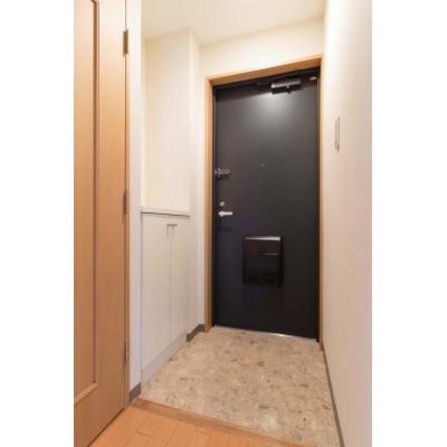 ※写真は同タイプ住戸です。(玄関)