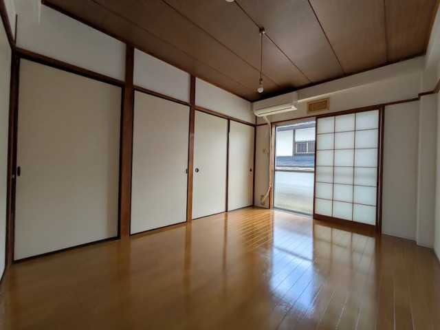 (居間)