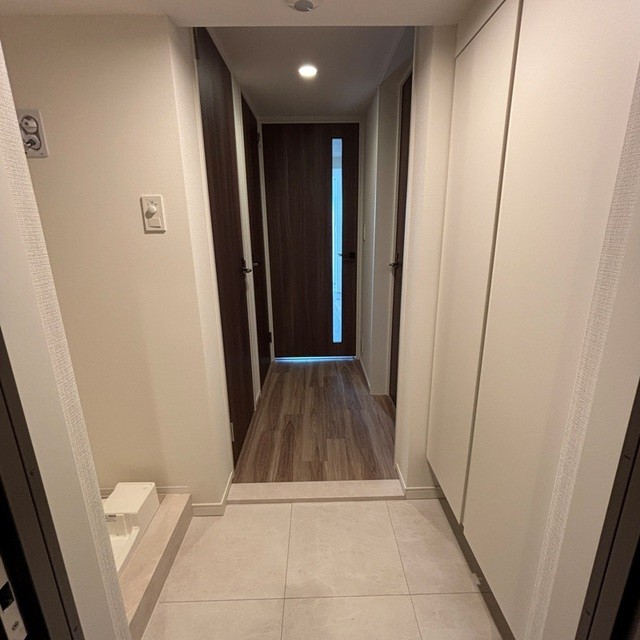 ※写真は同タイプ住戸です。(玄関)