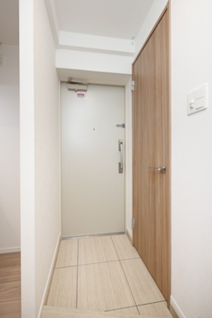 ※写真は同タイプ住戸です。(玄関)