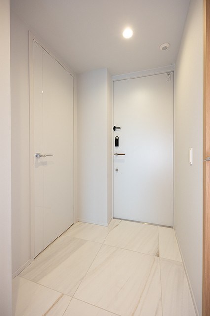 ※写真は同タイプ住戸です。(玄関)