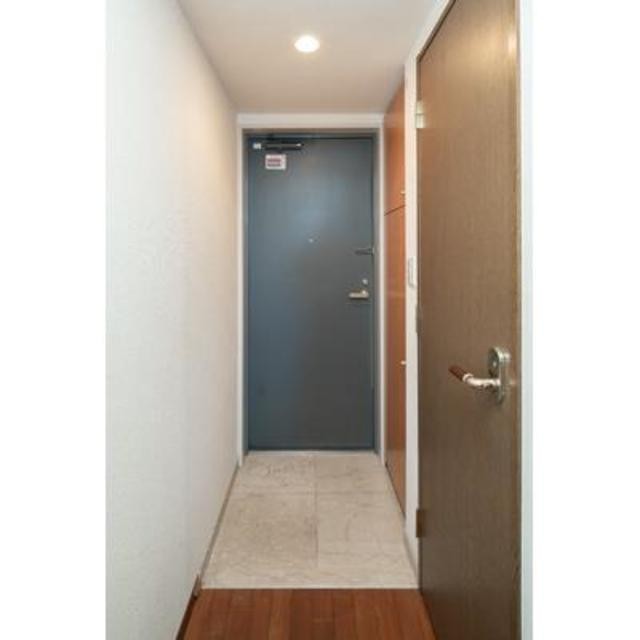 ※写真は同タイプ住戸です。(玄関)