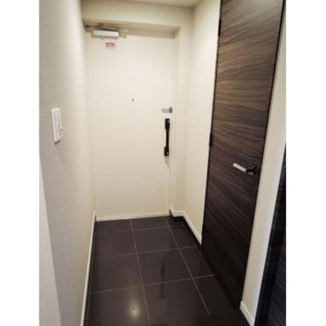 ※写真は同タイプ住戸です。(玄関)