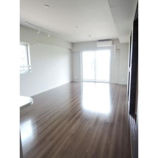 ※写真は同タイプ住戸です。(居間)