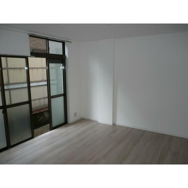 こだわりの家具やインテリアもしっくり収まります(居間)