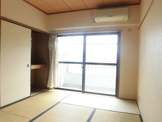 (居間)
