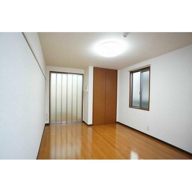 角部屋ですので2面採光となります。(居間)